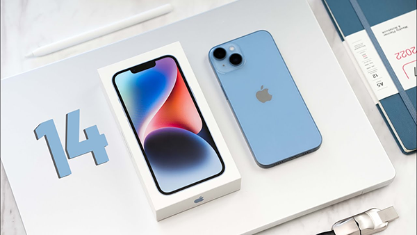 iPhone 14 màu Xanh phù hợp với người có mệnh Mộc và mệnh Thủy hoặc yêu thích phong cách thanh lịch và nhẹ nhàng